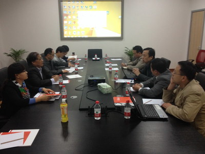 信工系主任李学桥一行参观甲骨文(河南)云服务基地，共促企业项目孵化